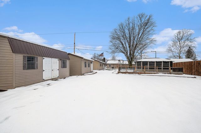 2743 N M 140 Highway, Watervliet, MI 49098