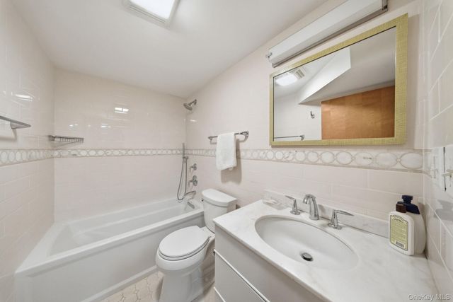 736 State Route 94 N, Warwick, NY 10990