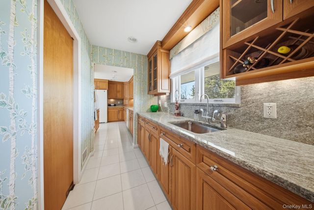 736 State Route 94 N, Warwick, NY 10990