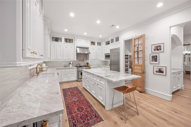 1235 Wynden Oaks Garden Drive, Houston, TX 77056