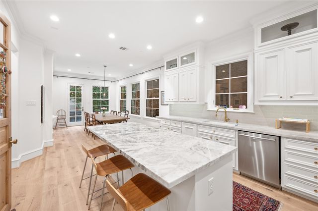 1235 Wynden Oaks Garden Drive, Houston, TX 77056
