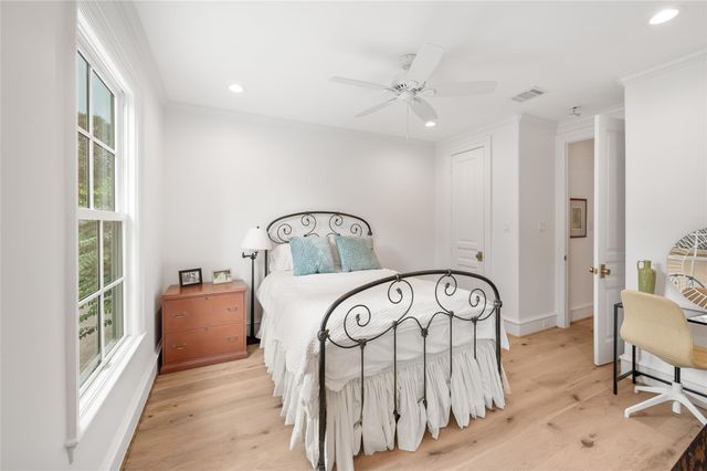 1235 Wynden Oaks Garden Drive, Houston, TX 77056