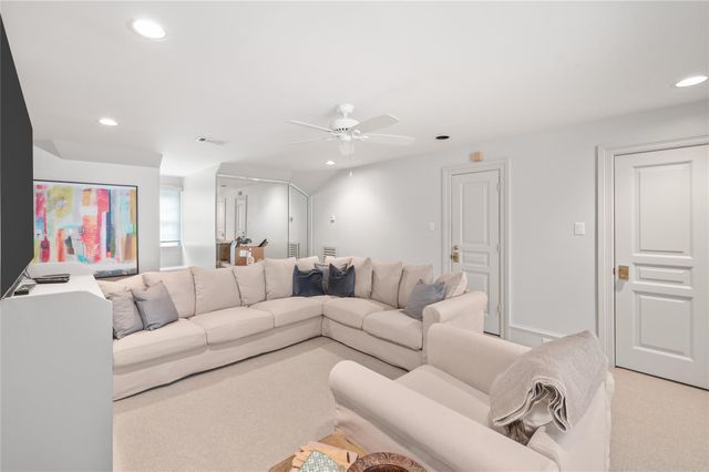 1235 Wynden Oaks Garden Drive, Houston, TX 77056