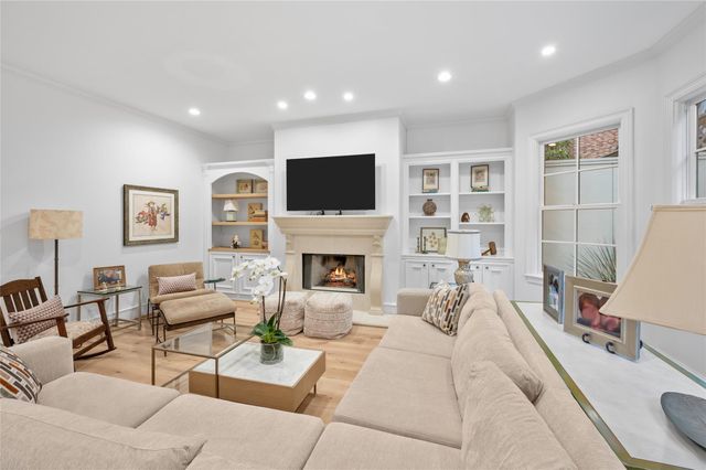 1235 Wynden Oaks Garden Drive, Houston, TX 77056
