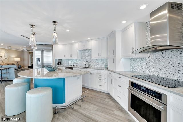 4041 Gulf Shore BLVD N 703, Naples, FL 34103