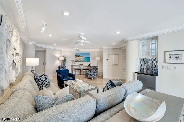 4041 Gulf Shore BLVD N 703, Naples, FL 34103