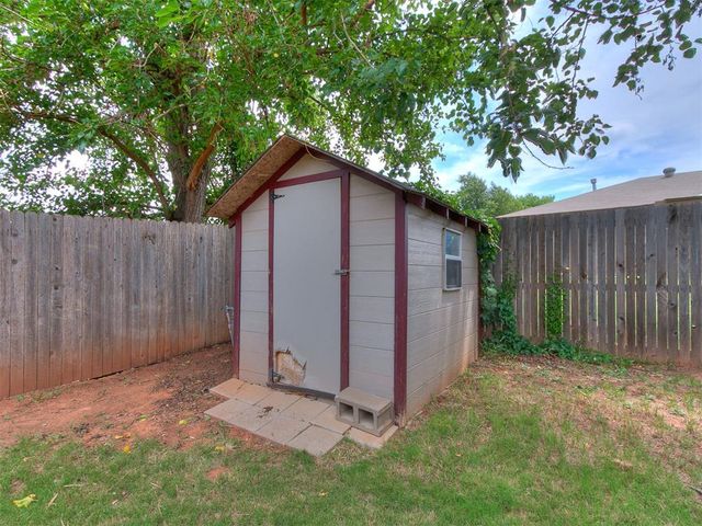 8908 N McMillan Avenue, Oklahoma City, OK 73132
