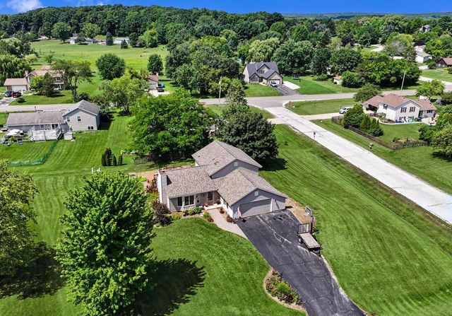28941 Golden CIRCLE, Waterford, WI 53185