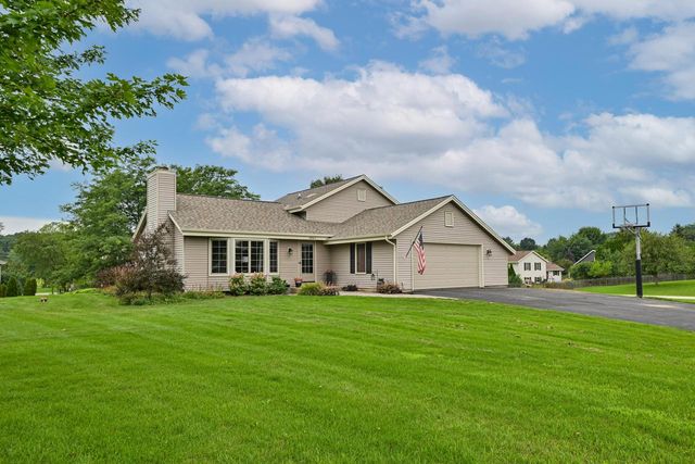 28941 Golden CIRCLE, Waterford, WI 53185