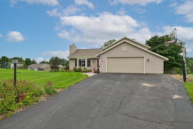 28941 Golden CIRCLE, Waterford, WI 53185