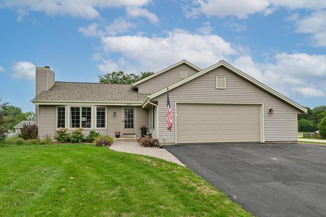 28941 Golden CIRCLE, Waterford, WI 53185