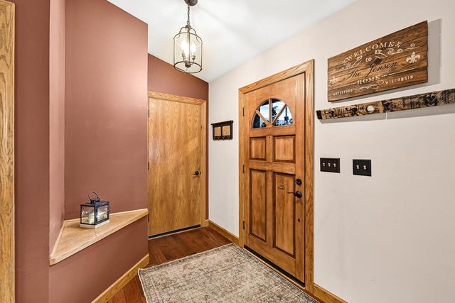 28941 Golden CIRCLE, Waterford, WI 53185