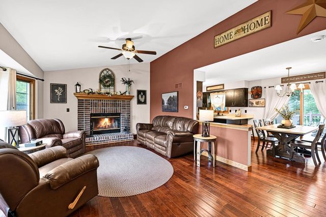 28941 Golden CIRCLE, Waterford, WI 53185