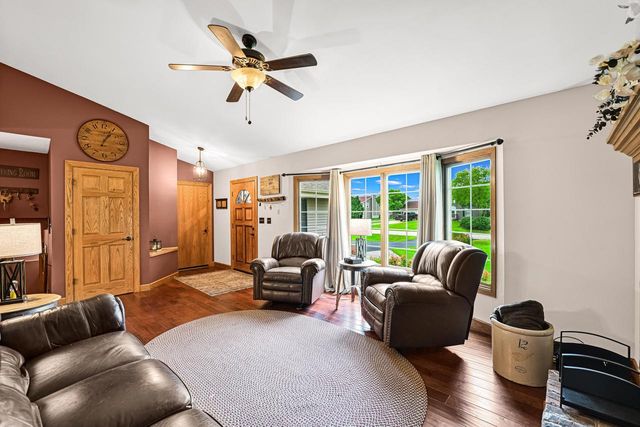 28941 Golden CIRCLE, Waterford, WI 53185