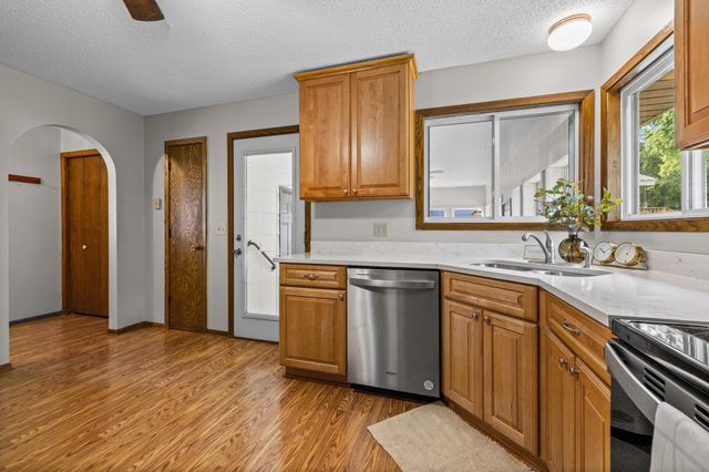 8454 Pleasant View Drive, Mounds View, MN 55112
