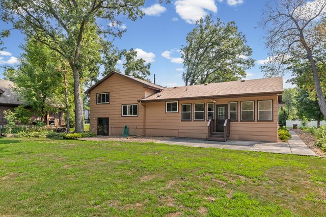 8454 Pleasant View Drive, Mounds View, MN 55112