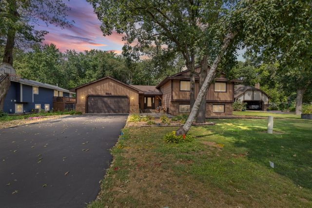 8454 Pleasant View Drive, Mounds View, MN 55112
