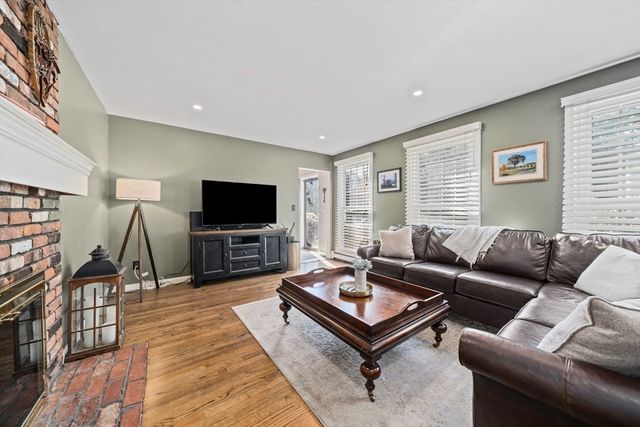 114 Longwater Dr, Hanover, MA 02339