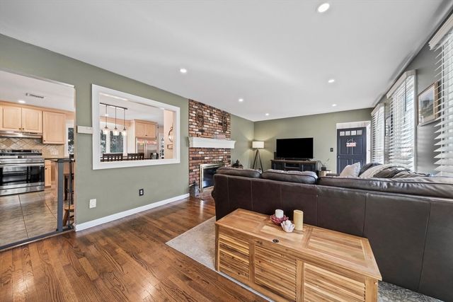 114 Longwater Dr, Hanover, MA 02339