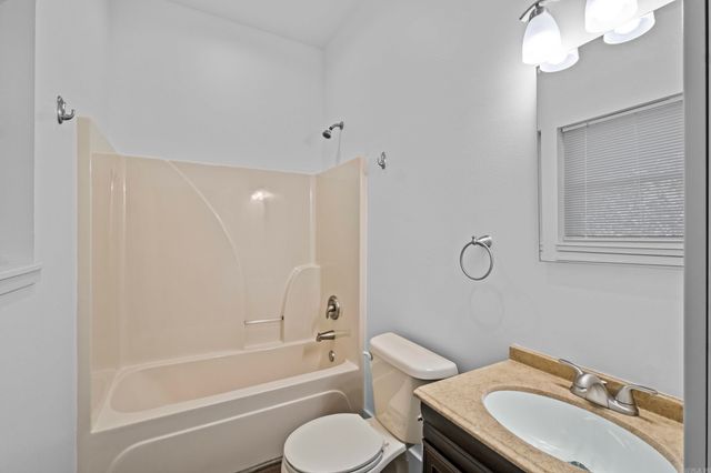 2944 W Country Club Road, Searcy, AR 72143