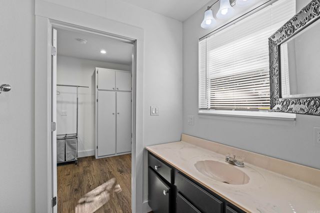 2944 W Country Club Road, Searcy, AR 72143