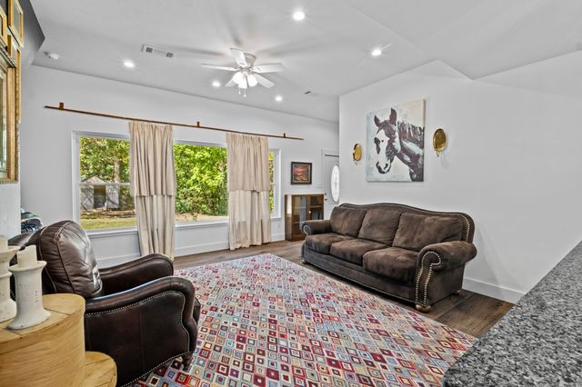 2944 W Country Club Road, Searcy, AR 72143