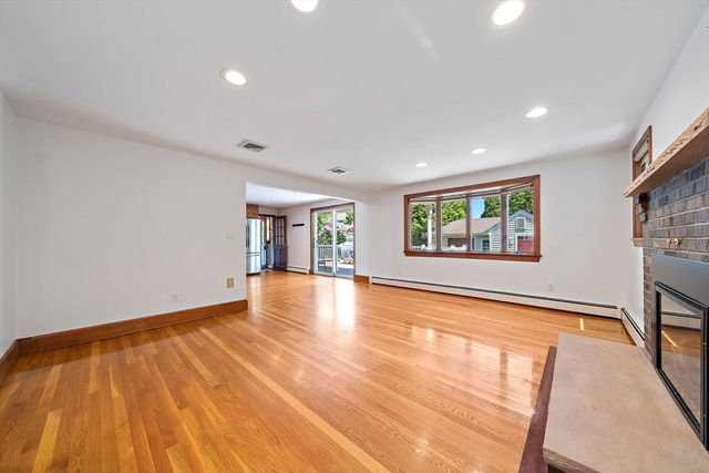 76 Shawmut St, Quincy, MA 02169