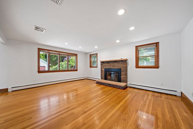 76 Shawmut St, Quincy, MA 02169