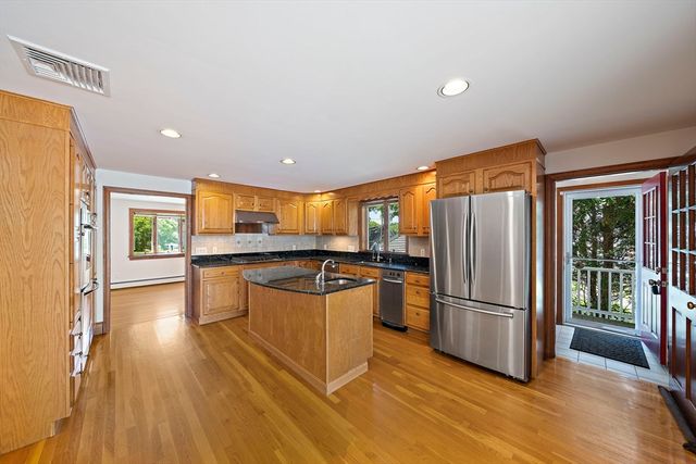 76 Shawmut St, Quincy, MA 02169
