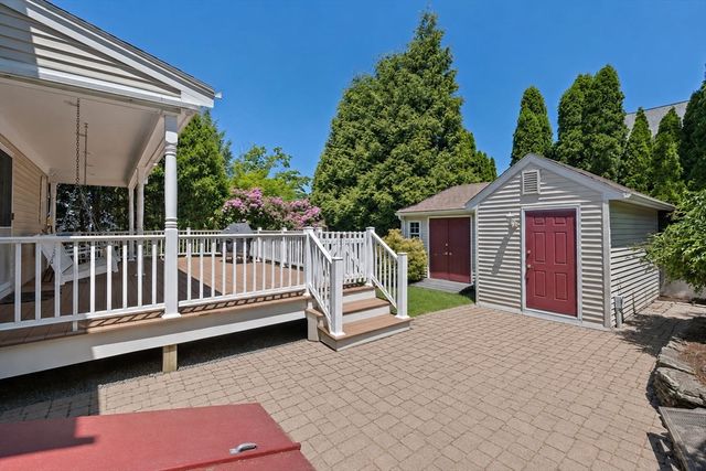 76 Shawmut St, Quincy, MA 02169