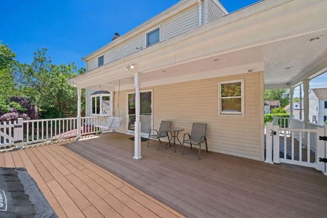 76 Shawmut St, Quincy, MA 02169