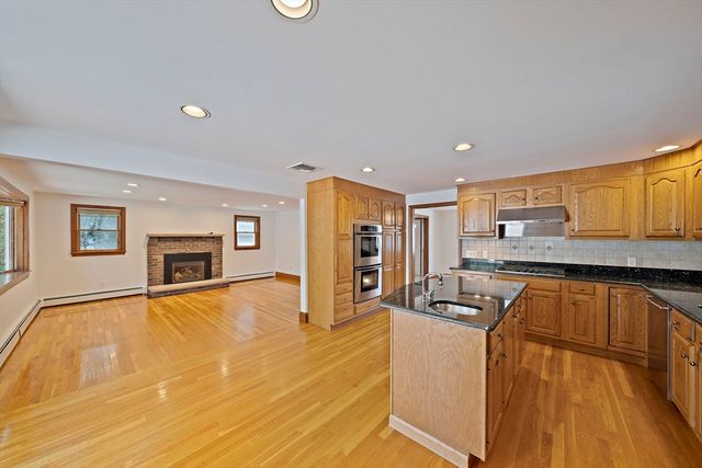 76 Shawmut St, Quincy, MA 02169