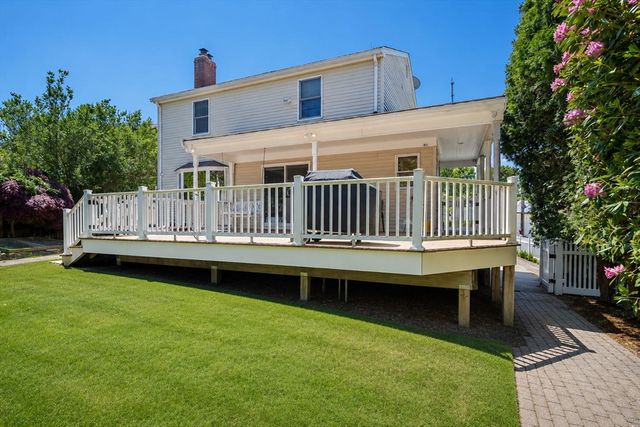 76 Shawmut St, Quincy, MA 02169