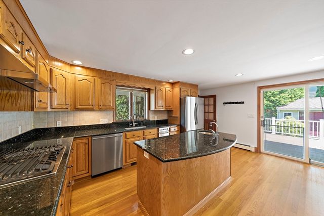 76 Shawmut St, Quincy, MA 02169