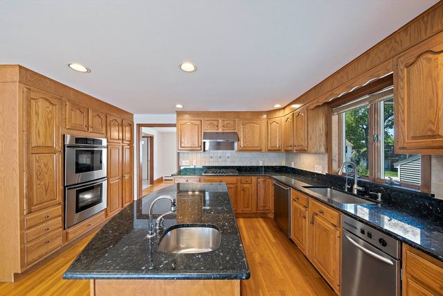 76 Shawmut St, Quincy, MA 02169