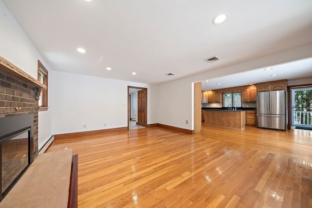 76 Shawmut St, Quincy, MA 02169