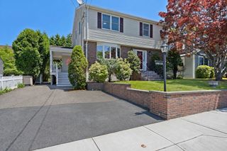 76 Shawmut St, Quincy, MA 02169