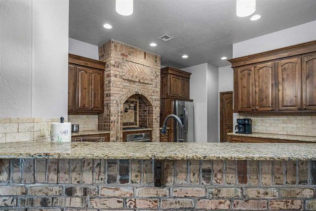 616 NW Brookehaven Pathway, Lawton, OK 73505
