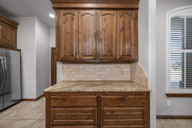 616 NW Brookehaven Pathway, Lawton, OK 73505