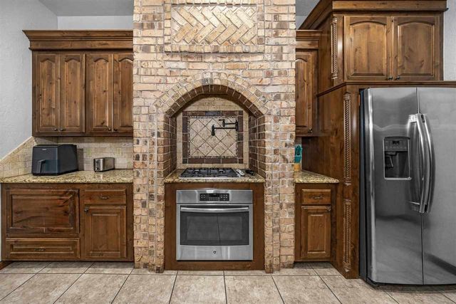 616 NW Brookehaven Pathway, Lawton, OK 73505