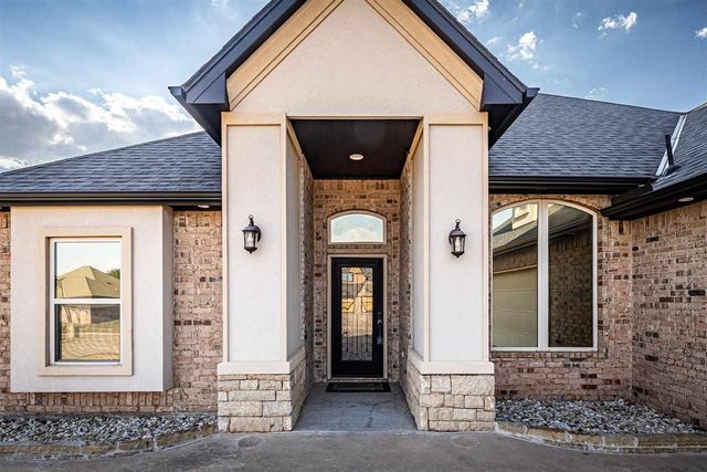 616 NW Brookehaven Pathway, Lawton, OK 73505