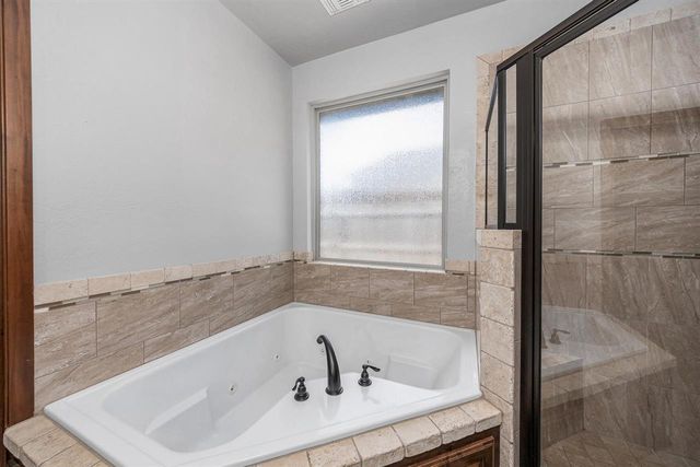 616 NW Brookehaven Pathway, Lawton, OK 73505