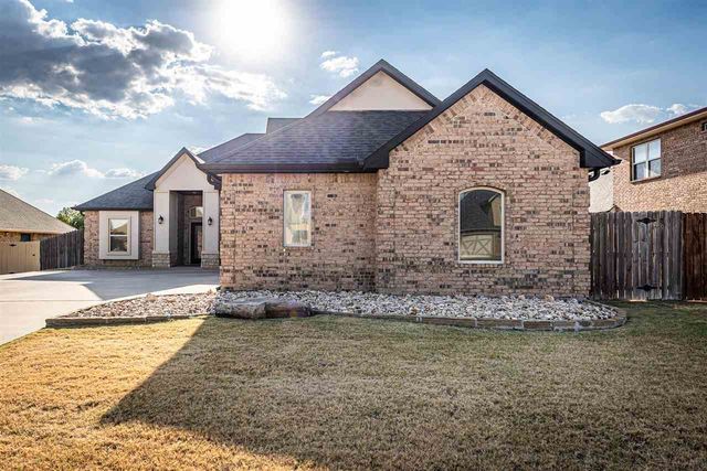 616 NW Brookehaven Pathway, Lawton, OK 73505
