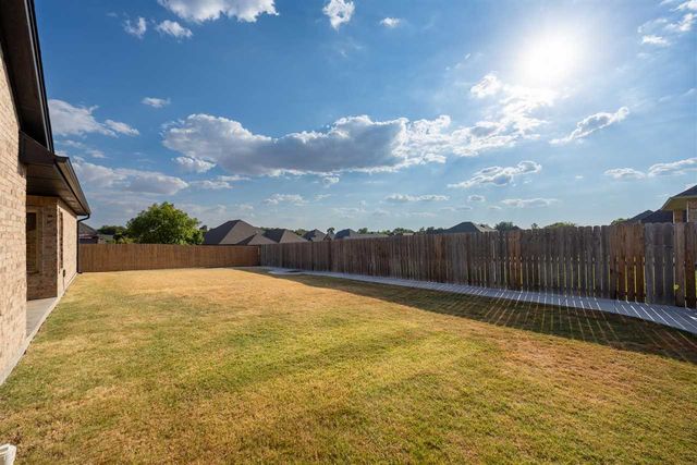616 NW Brookehaven Pathway, Lawton, OK 73505