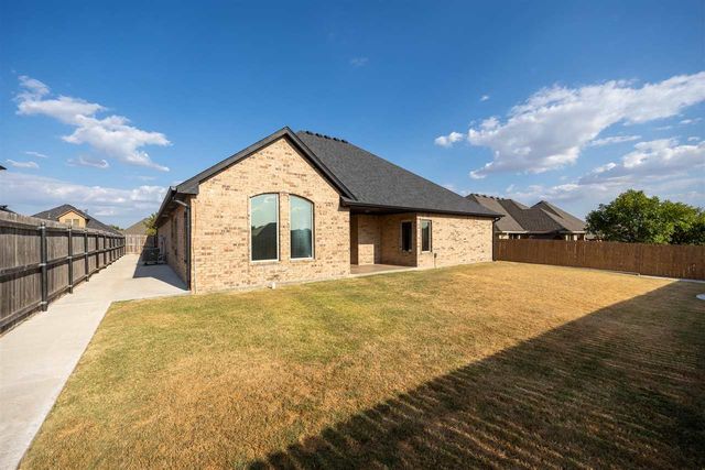616 NW Brookehaven Pathway, Lawton, OK 73505