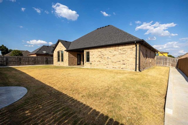 616 NW Brookehaven Pathway, Lawton, OK 73505
