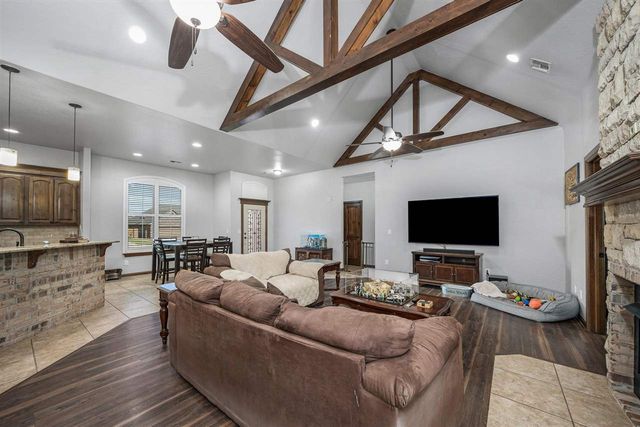 616 NW Brookehaven Pathway, Lawton, OK 73505