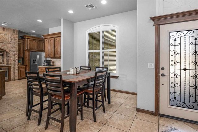 616 NW Brookehaven Pathway, Lawton, OK 73505