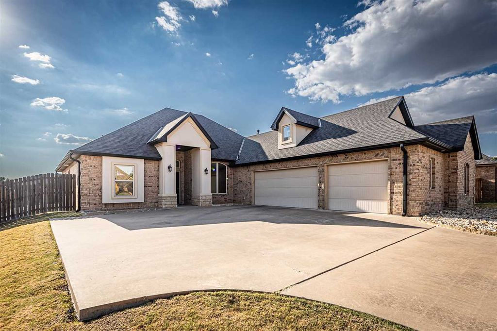 616 NW Brookehaven Pathway, Lawton, OK 73505