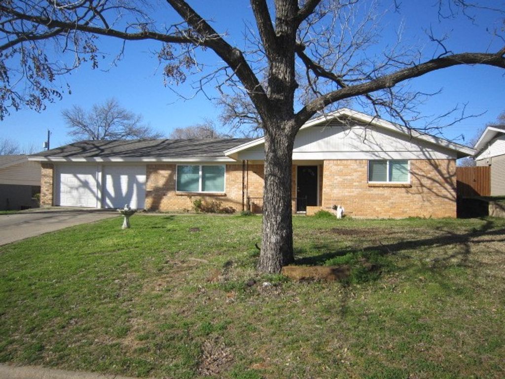 1610 Toplea Drive, Euless, TX 76040
